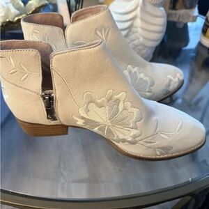 Seychelles Lantern Cream Ankle Boots Embroidered Western Boho Floral  Sz 7.5
